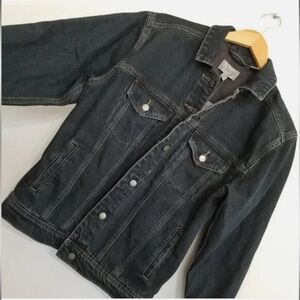 Universal Thread Black Denim Trucker Jacket size s runs big
